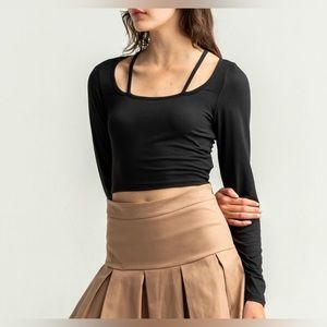 LE LIS || Long Sleeve Cropped Cold-Shoulder Strappy Top in Black - SZ Small